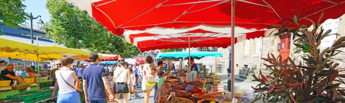Un marché en périphérie rennaise Un marché en périphérie rennaise