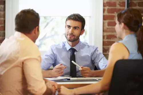 Un conseiller en rendez-vous client Un conseiller en rendez-vous client