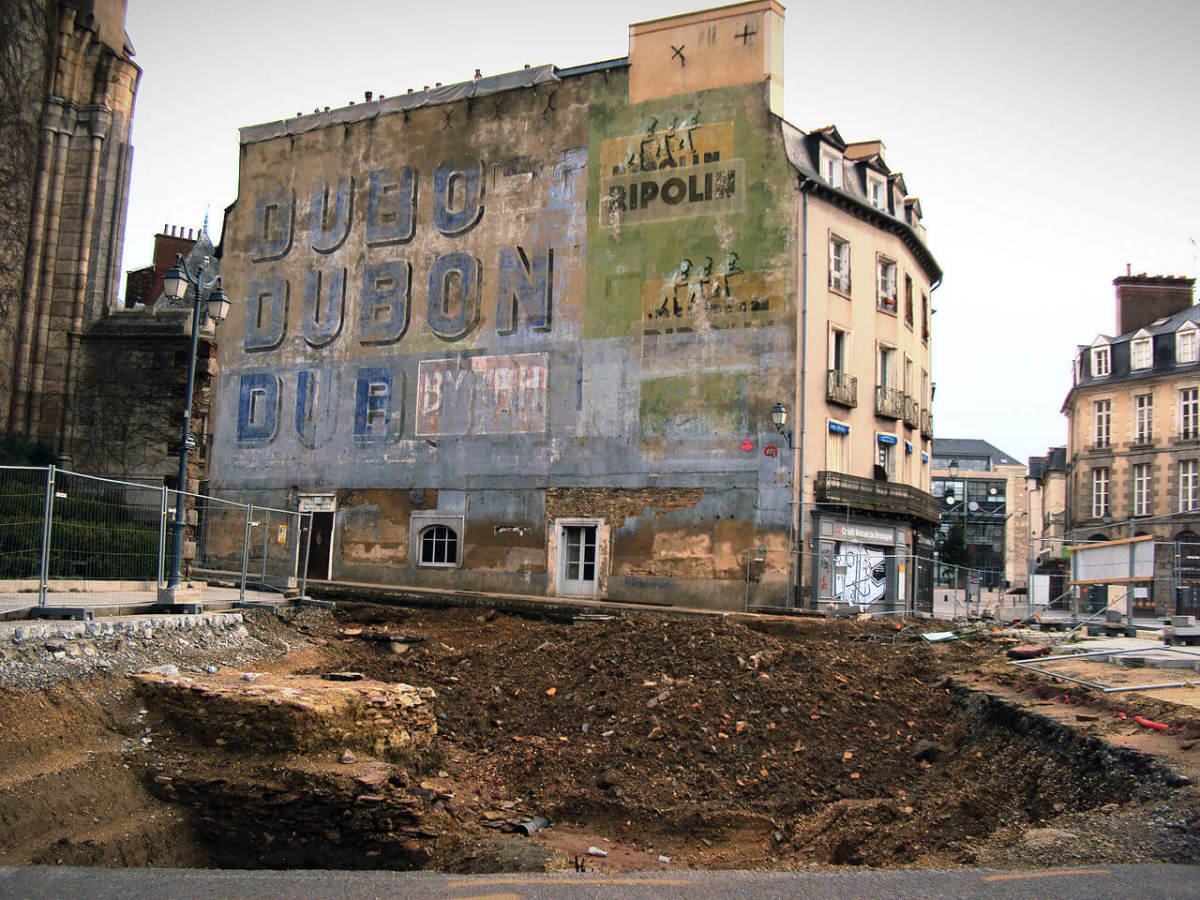 La célèbre fresque Dubonnet, place Sainte-Anne à Rennes - Décembre 2013