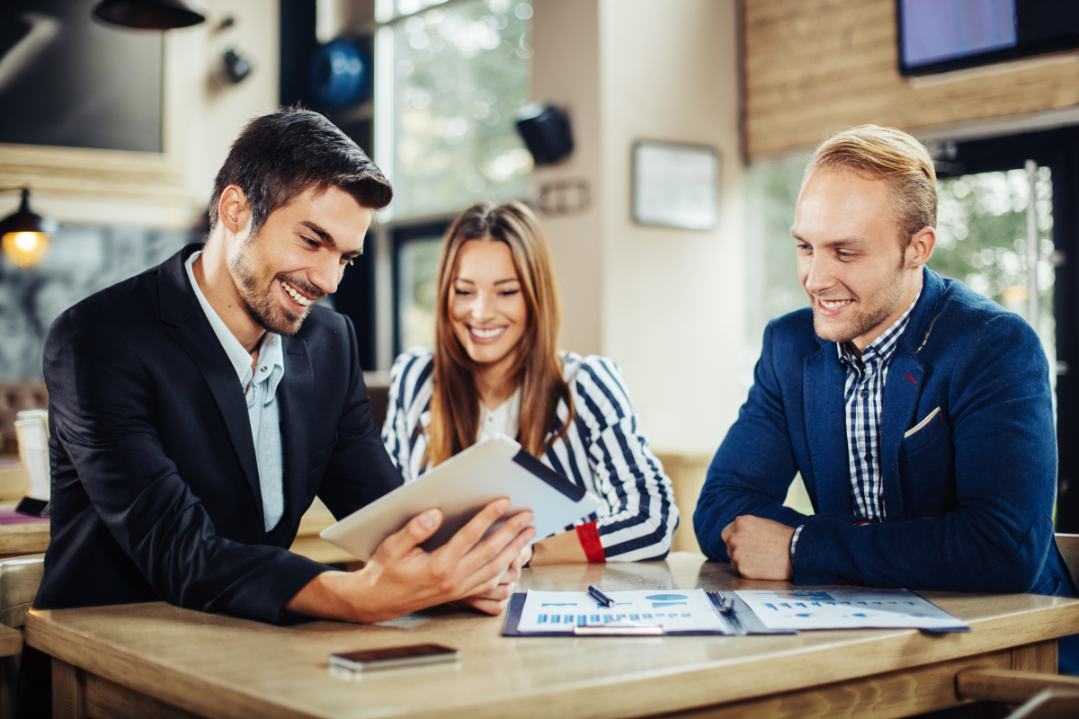 Gestion locative Rennes — Un couple d’investisseurs en rendez-vous pour confier la gestion de leur bien immobilier à Rennes