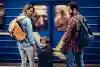 Une famille heureuse de prendre le métro à Rennes.