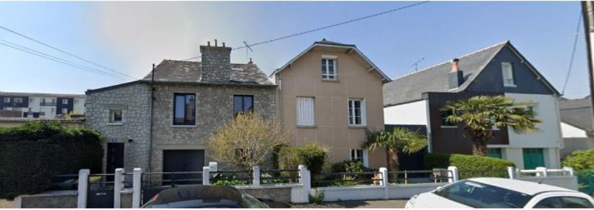 Une maison individuelle en pierre dans le quartier du Blosne, à Landrel