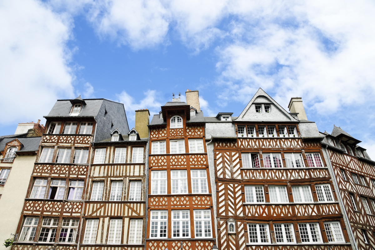 Taux immobilier à Rennes et en Bretagne – vue les rues historiques de Rennes