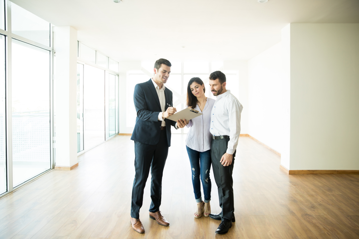 louer son appartement par agence - La levée des réserves avec un agent immobilier dans un appartement neuf à Paris