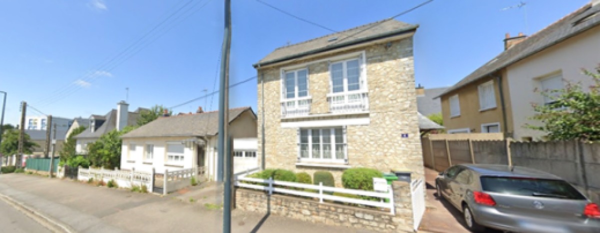 Une petite maison en pierre à Rennes, dans le quartier de Maurepas