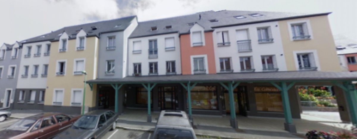 Un immeuble avec des façades habillées de différentes couleurs sur l’avenue de la FontaineLeuzières