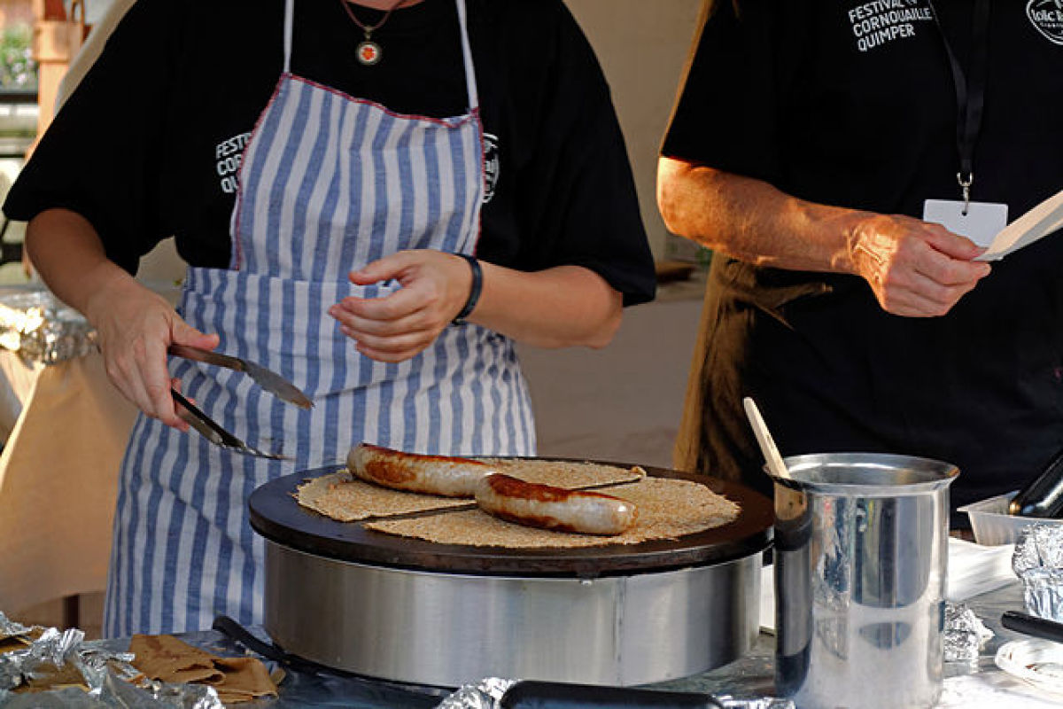 la culture à Rennes - galettes saucisses, spécialité rennaise