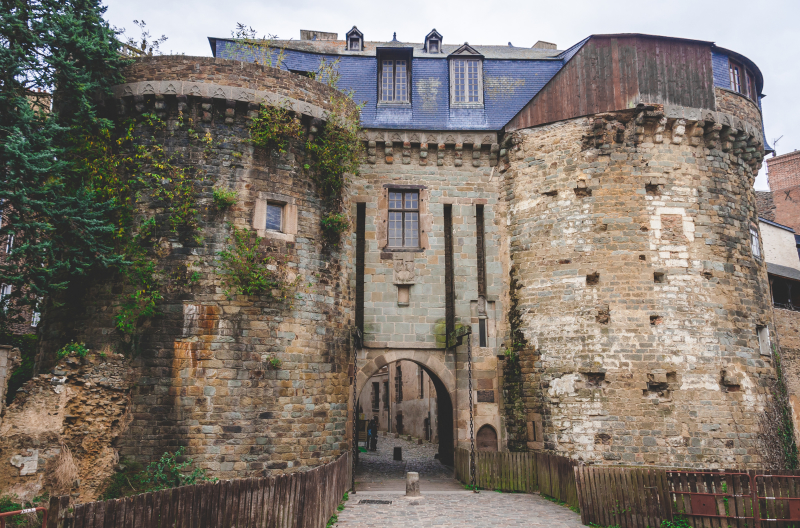 Rennes – Les portes Mordelaises qui mènent au centre-ville