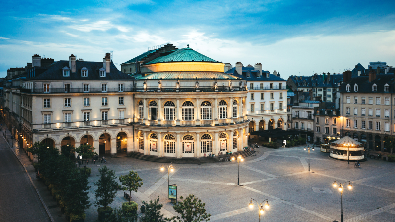 Investir à Rennes – L’Opéra de Rennes vu de nuit