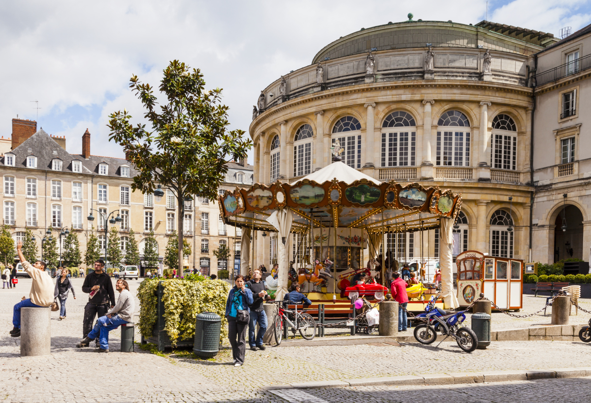 Pinel 2023 – Un carrousel sur la place de la mairie de Rennes