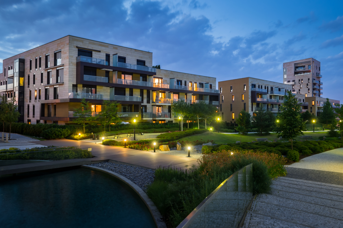 L'immobilier neuf dispose de nombreux avantages que n’a pas l’ancien Neuf ou ancien à Rennes – Visuel 3D d’une résidence neuve au milieu d’un parc arboré