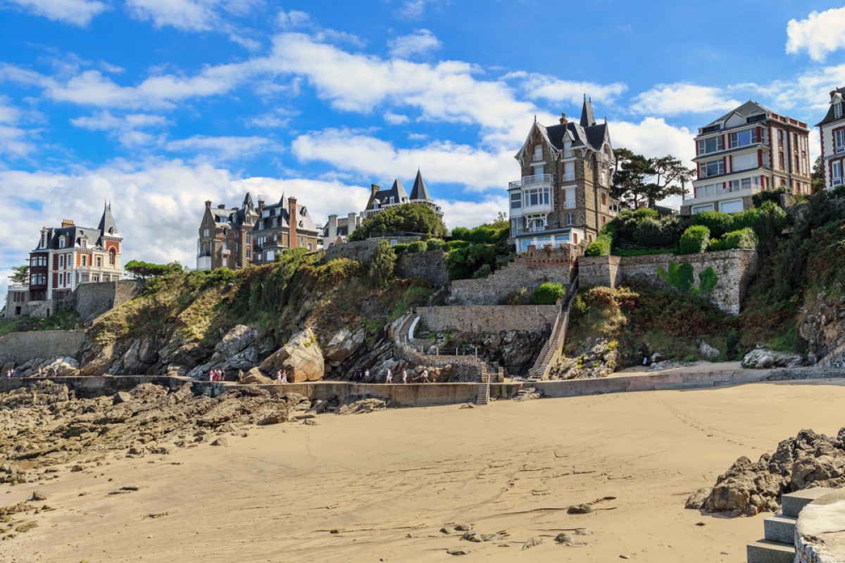 Immobilier Bretagne – vue sur des villas à Dinard