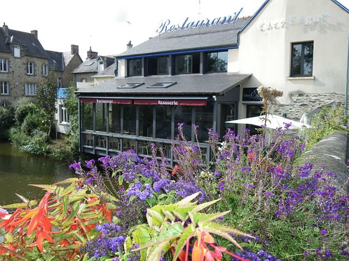 où vivre à Rennes en famille - photo d’un restaurant en bord de Vilaine