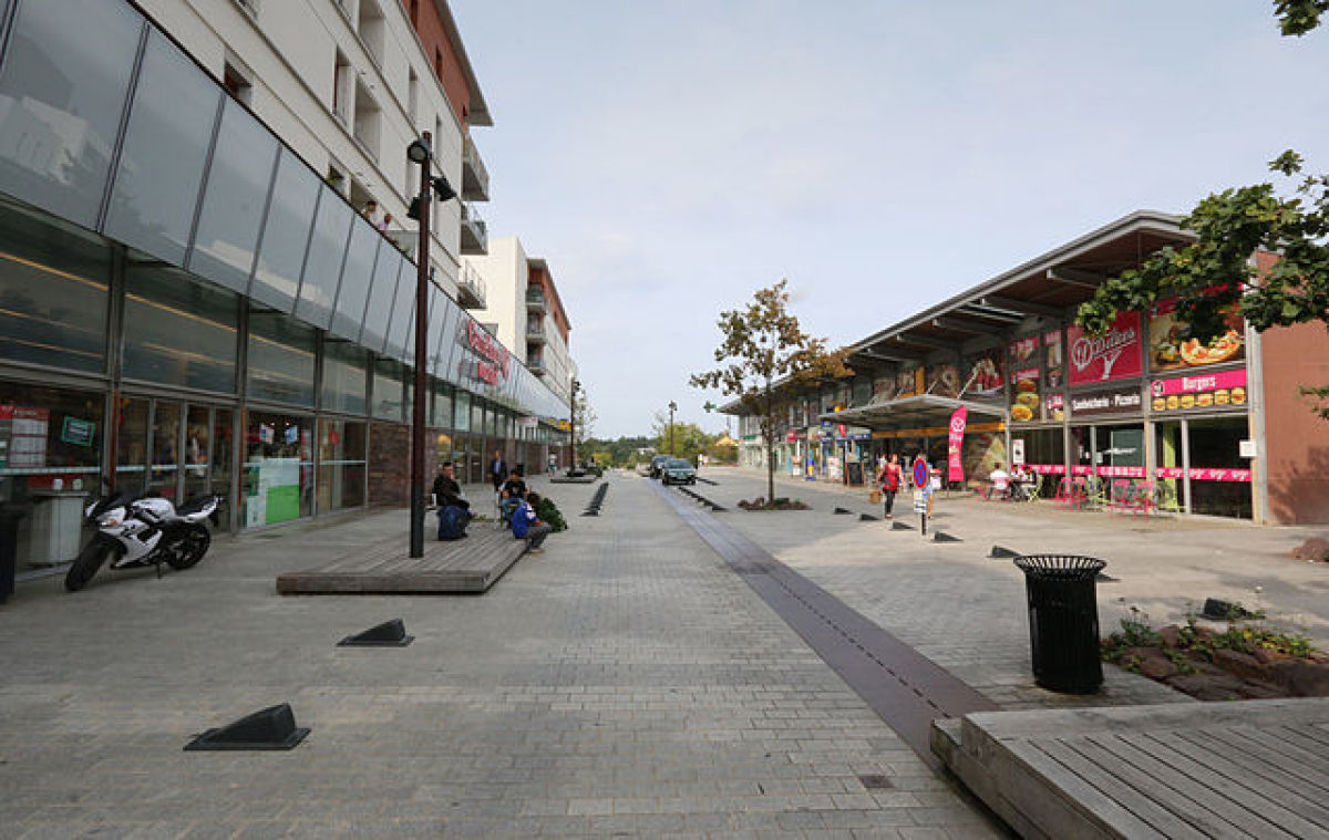 la place commerçante du quartier de la Morinais à Saint Jacques de la Lande