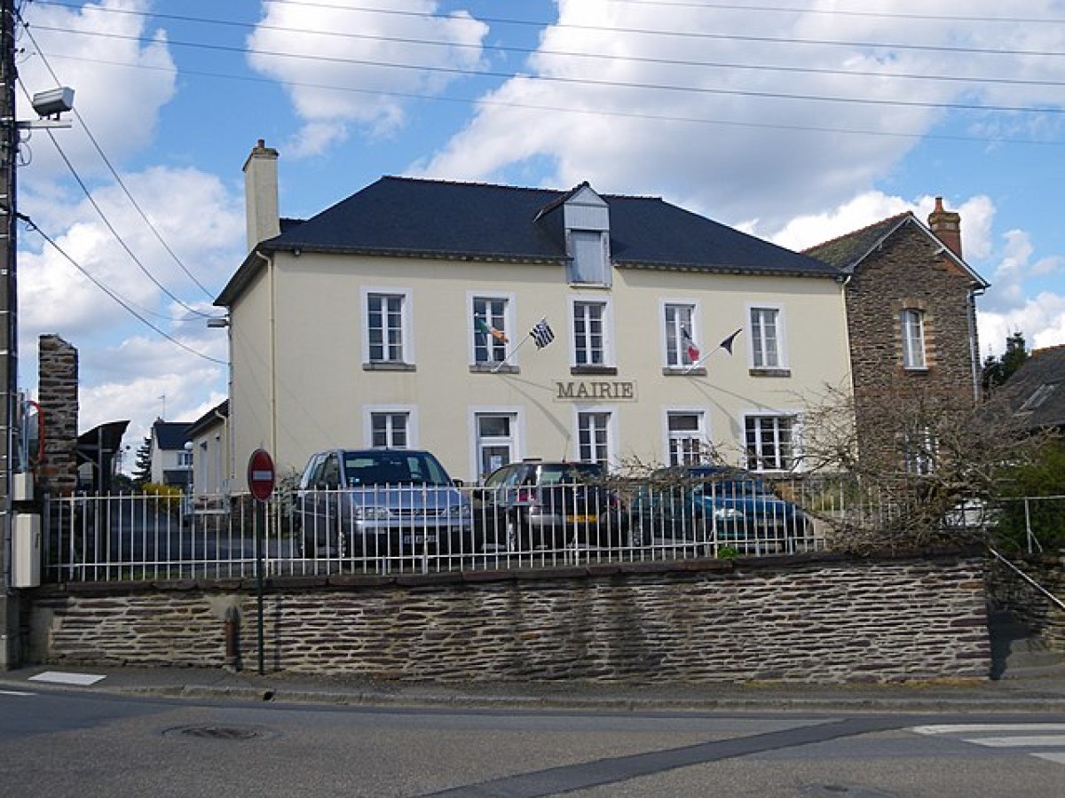 vue sur la mairie de Noyal Chatillon sur Seiche