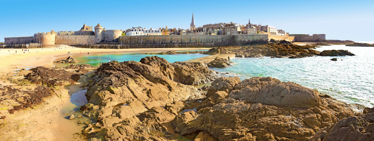 loi Pinel Saint-Malo – vue sur les remparts de Saint-Malo depuis la plage du Sillon