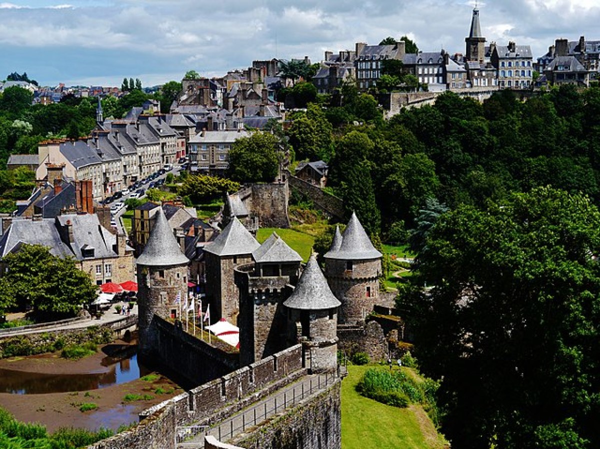  Loi Pinel Fougères – vue aérienne sur Fougères