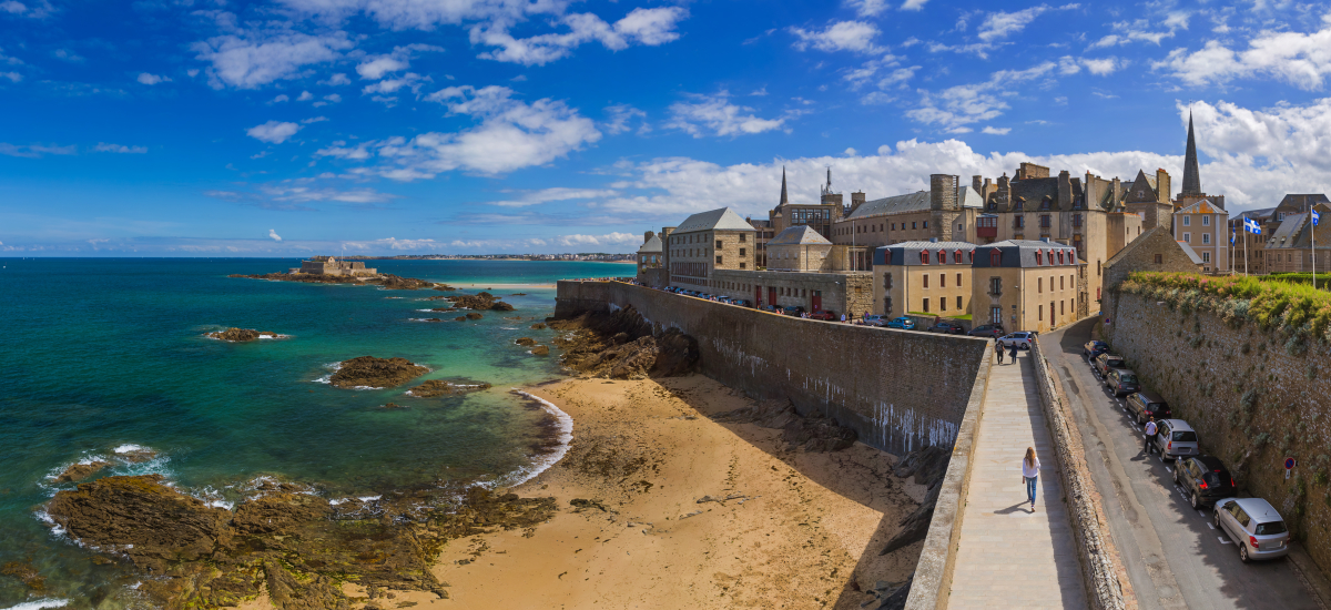 investir en bretagne en 2025 - Vue sur la baie de Saint-Malo