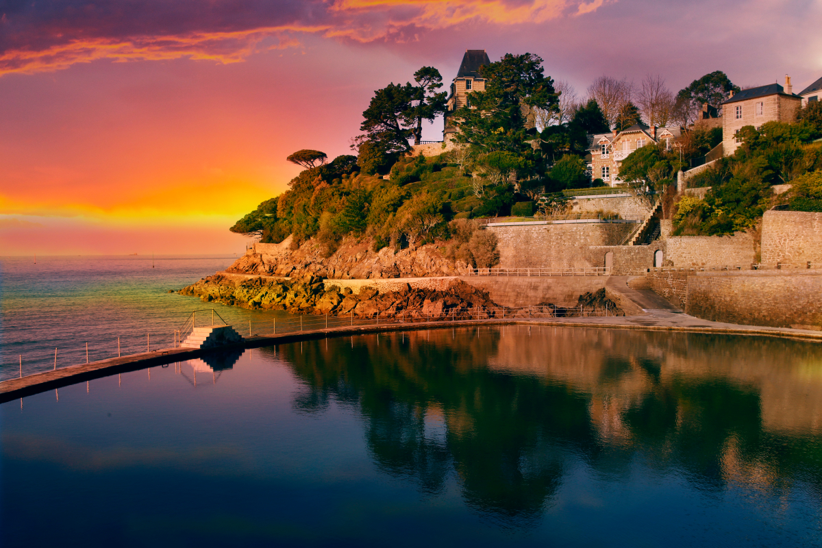 La côte dinardaise au coucher de soleil