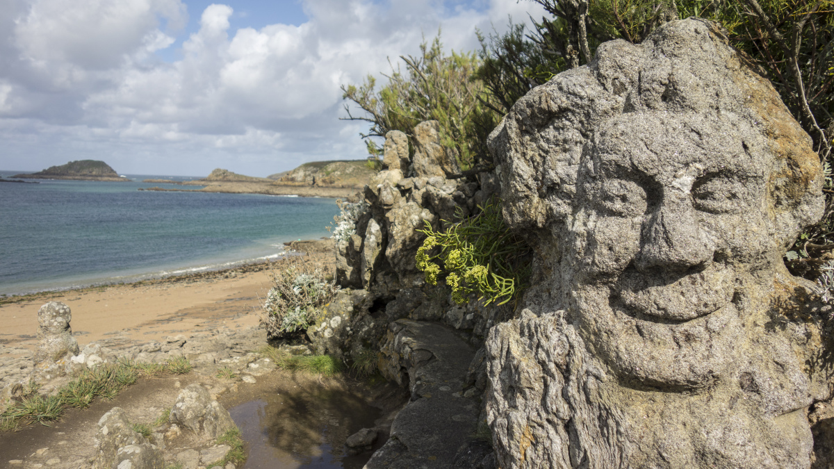 investir à Saint-Malo – les rochers sculptés de l’abbé Fouré