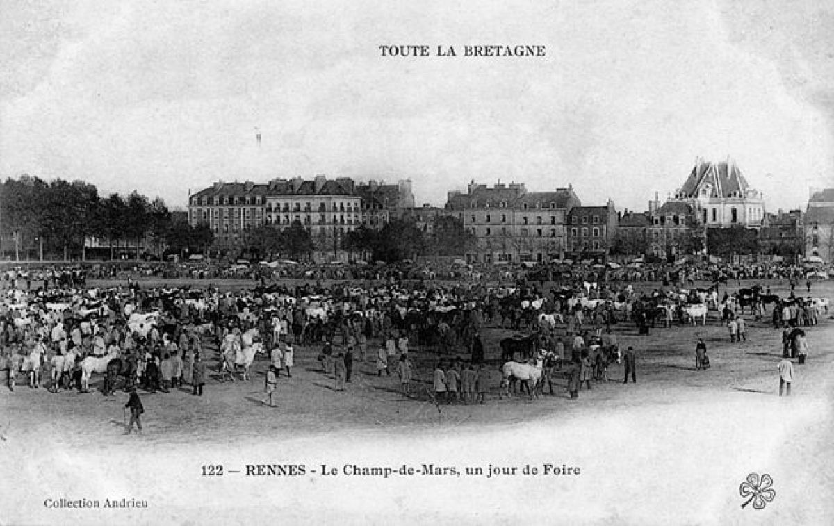 carte postale d’une foire sur le Champ de Mars au début du XXème siècle