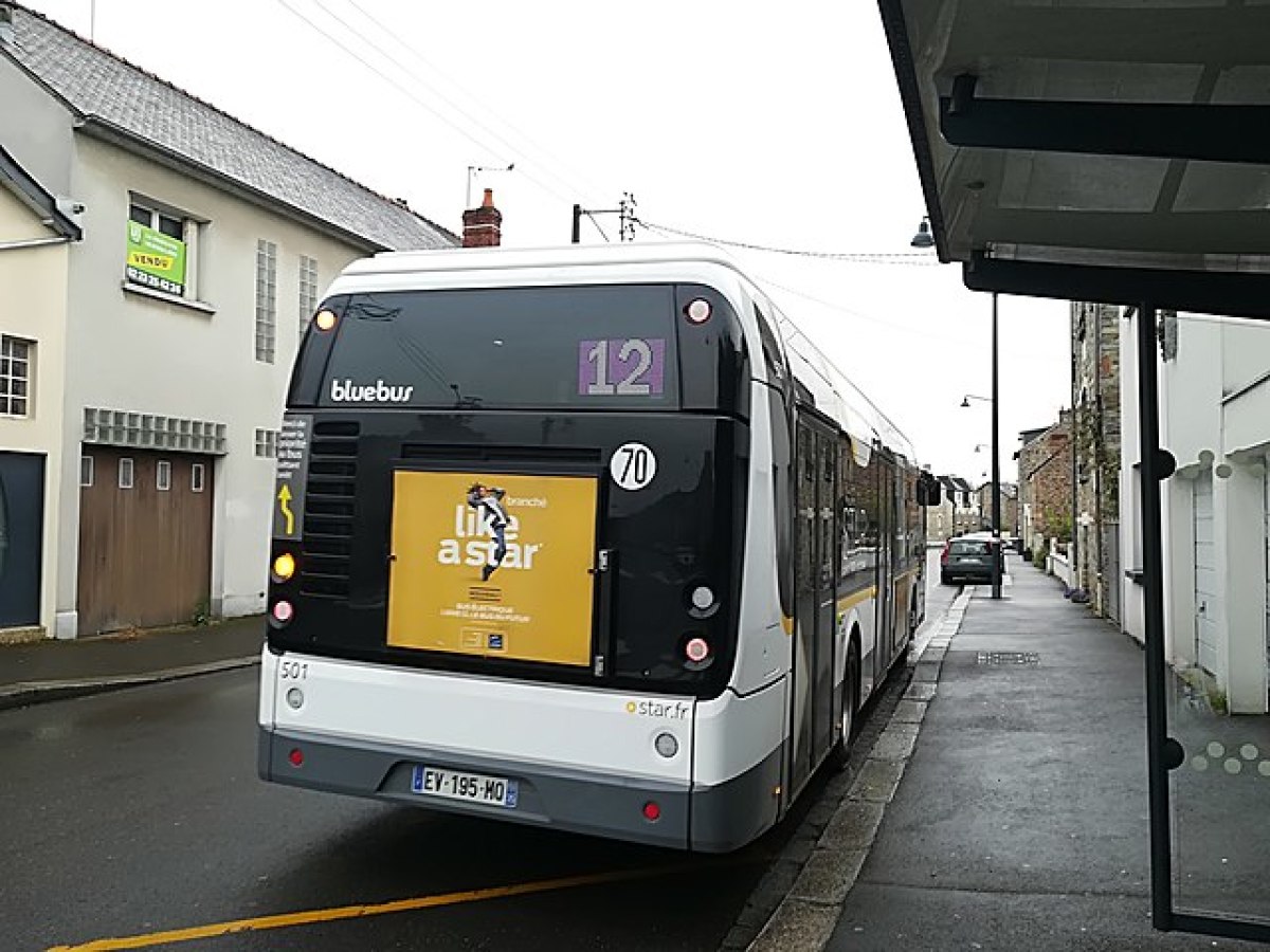 bus de la ligne 12 traversant le quartier Beauregard à Rennes 