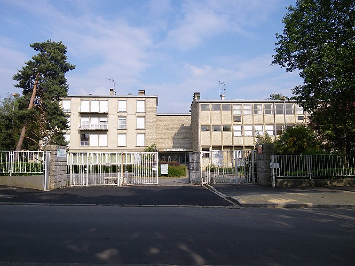 façade du lycée de bréquigny