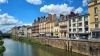 Une rue de Rennes en bord de fleuve