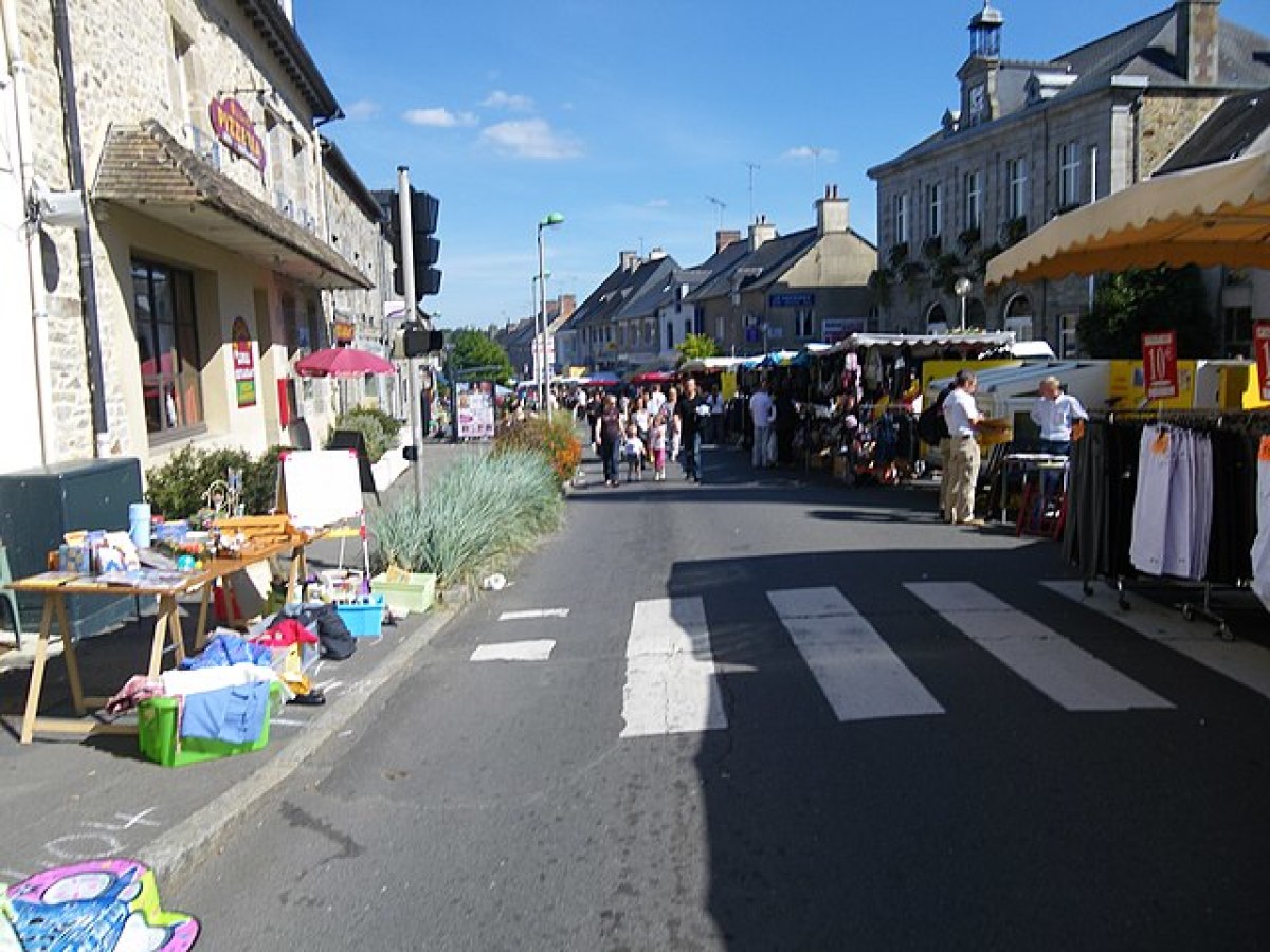 jour de braderie à Liffré