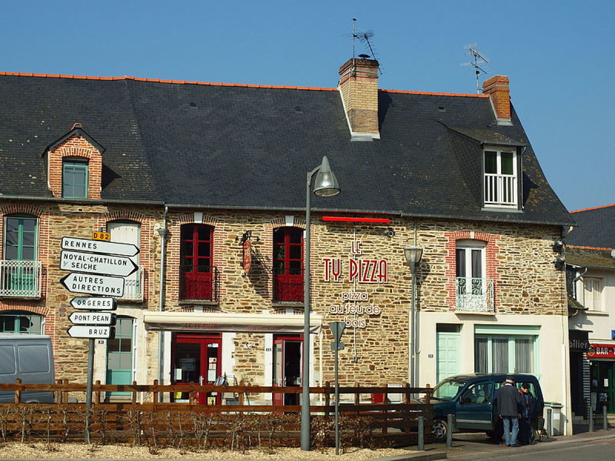 une pizzéria dans le centre de Saint-Erblon