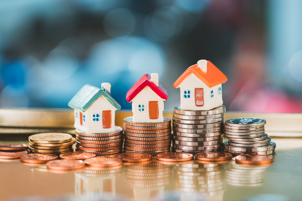 pacte locatif citoyen – des maisons miniatures sur des tas de pièces