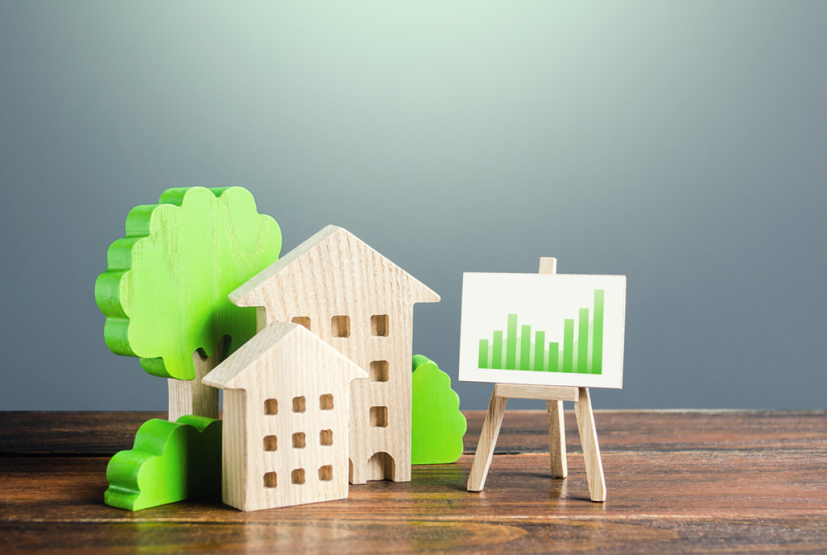 logements saint-brieuc, PLH et friches – des maisons en bois avec des arbres et un graphique vert