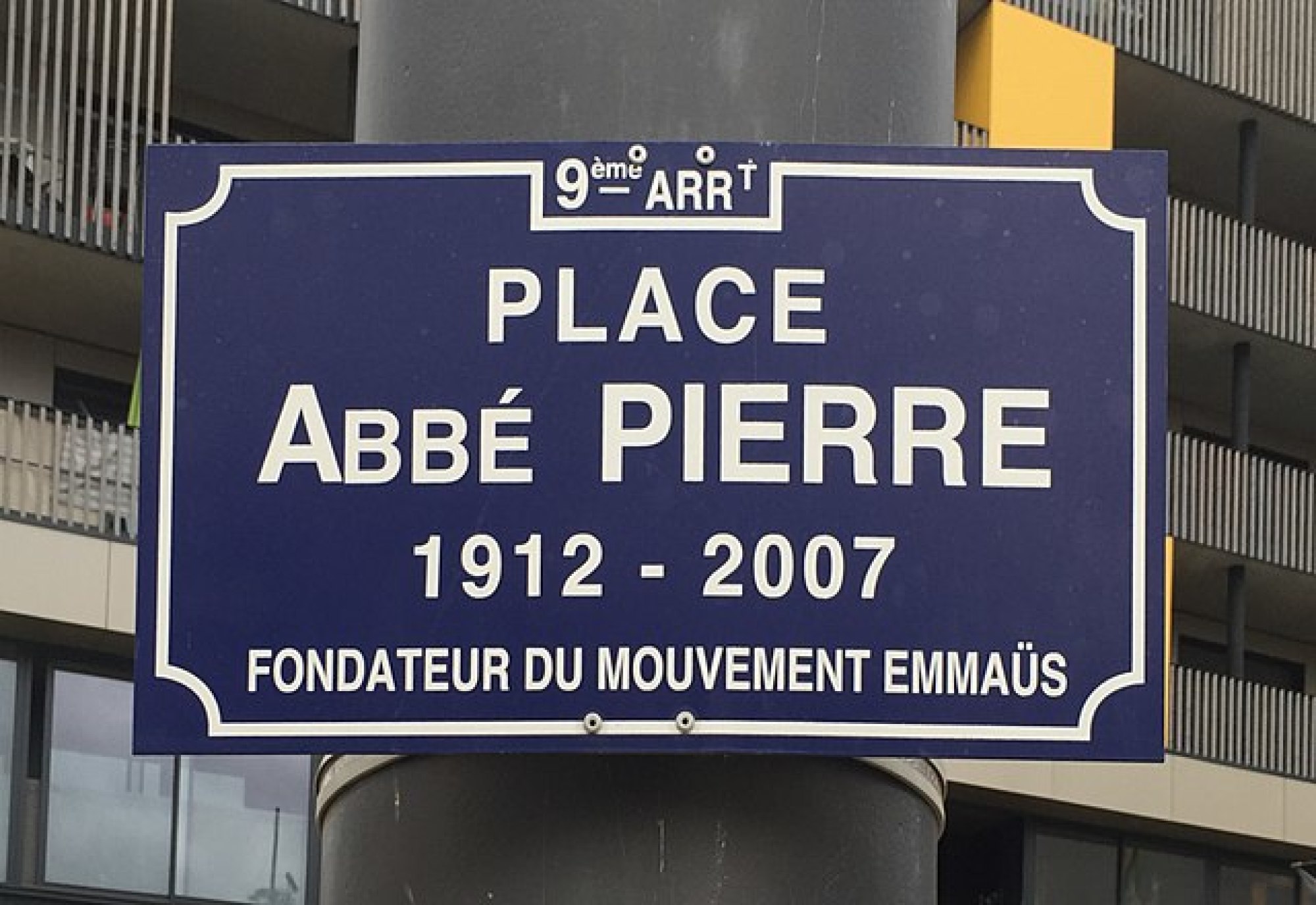 Le panneau de la place Abbé Pierre