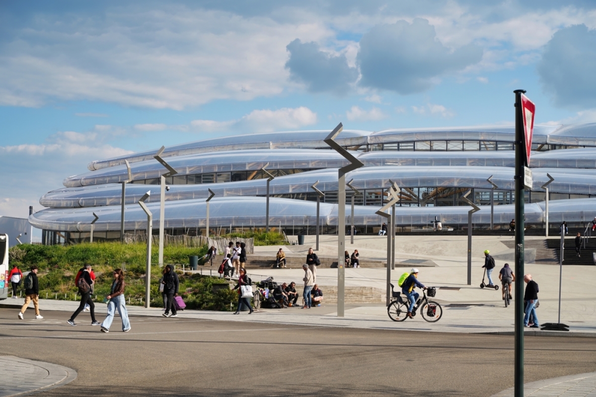 le parvis de la gare Eurorennes