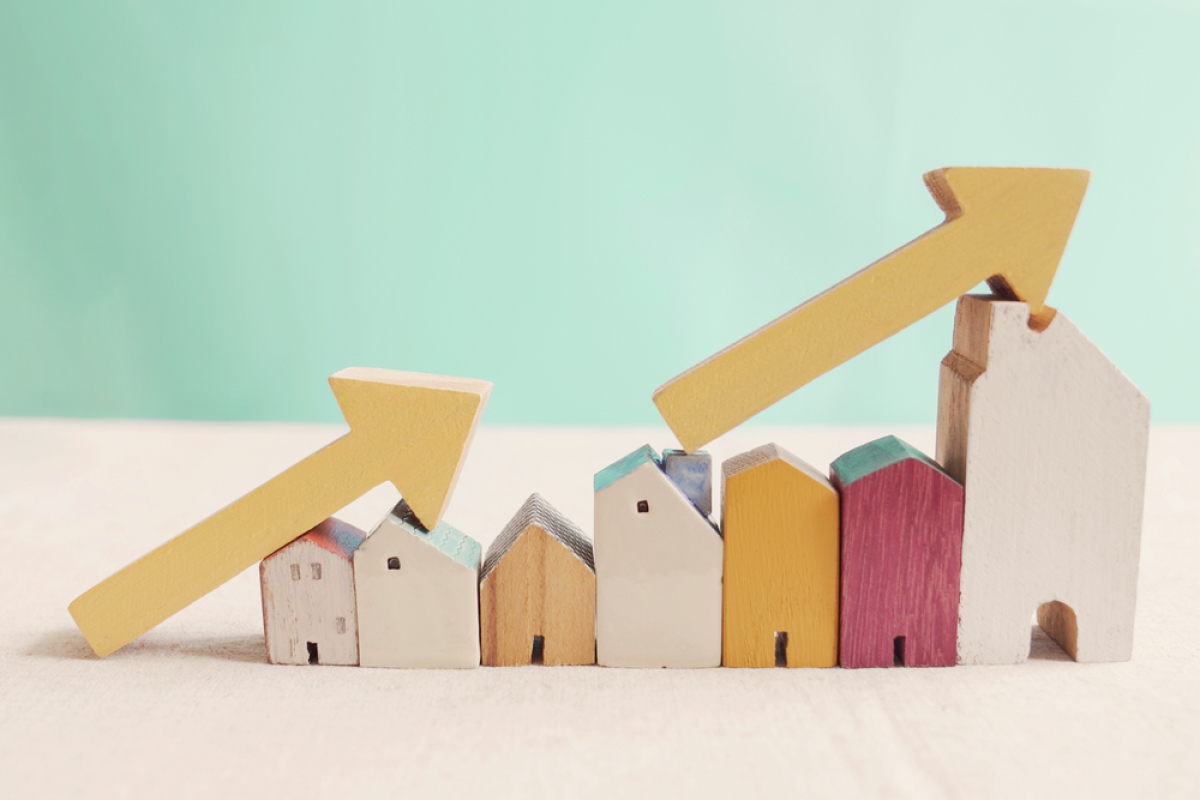 PLH 3000 logements neufs à Vitré – des petites maisons en bois surmontées de flèches croissantes