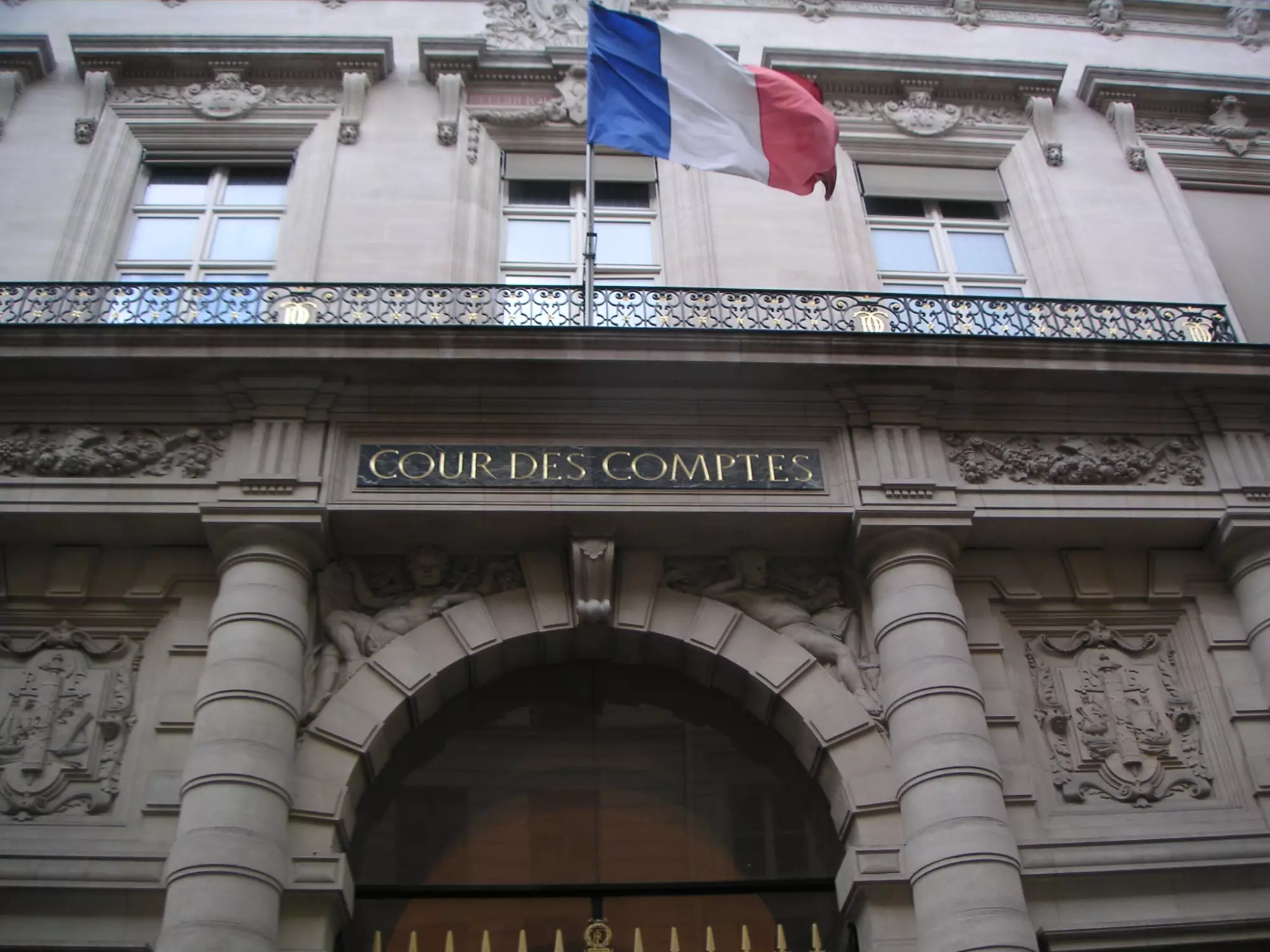 L’entrée de la cour des comptes à Paris