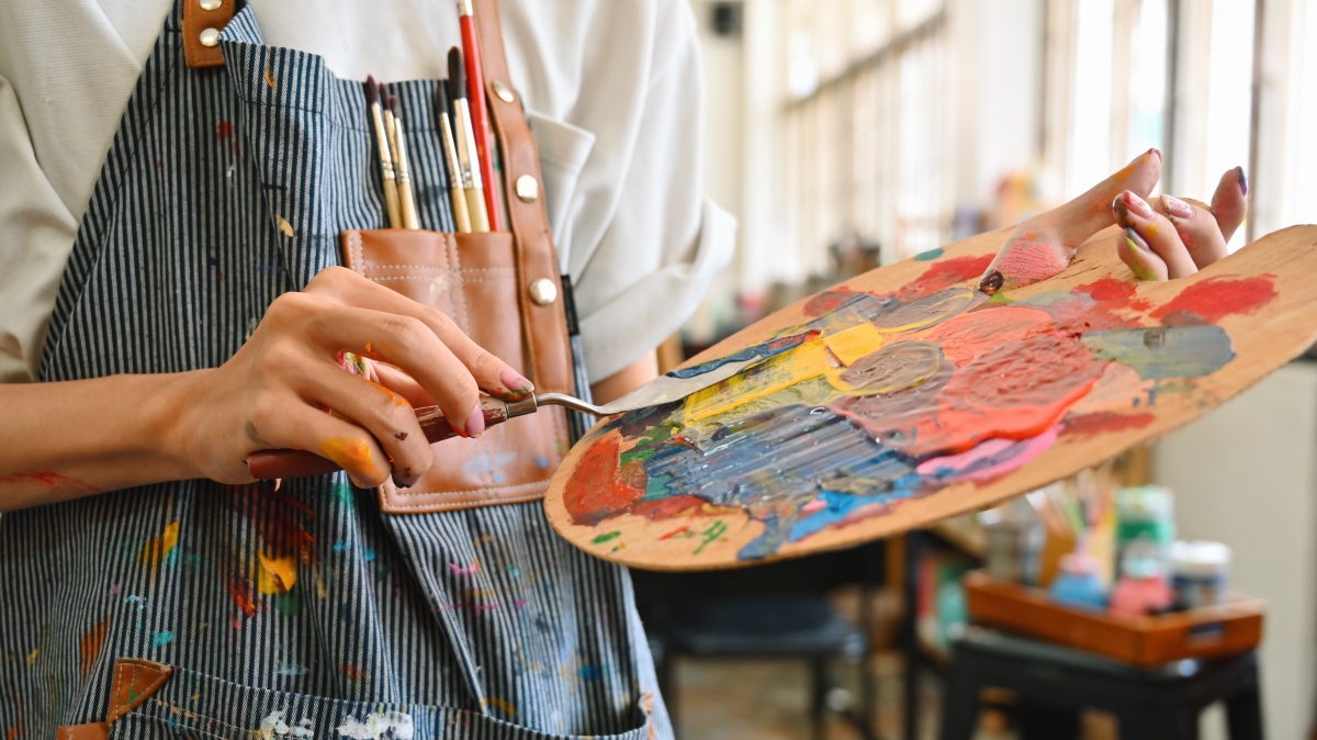 Colombier Rennes — Une artiste en train de peindre